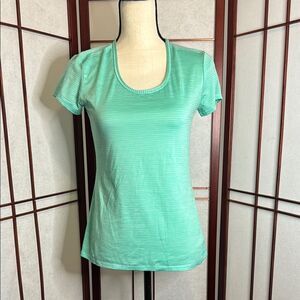 Athleta Green Fitted Short Sleeve T-Shirt